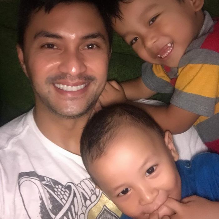 Anjasmara dan kedua cucunya 