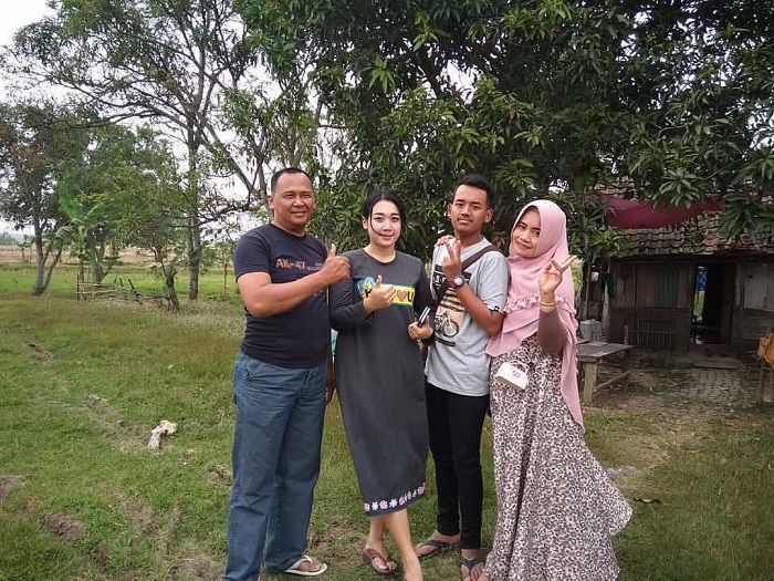 Potret Puput Nastiti Devi bersama keluarganya