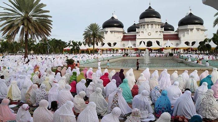 Ilustrasi - Pelaksanaan shalat Idul Fitri dilarang dilakukan di masa pandemi karena melibatkan kerumunan masa