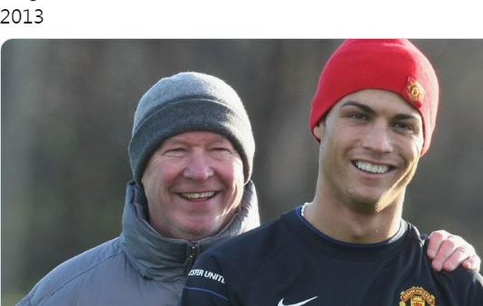Sir Alex Ferguson dan Cristiano Ronaldo tertawa dalam sesi latihan Manchester United.