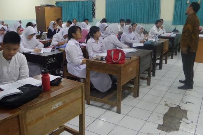 Ilustrasi:  kegiatan belajar mengajar di sekolah