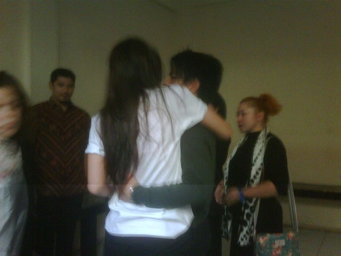 Luna Maya saat masuk ke ruang tahanan di mana Ariel menunggu jadwal sidang di Pengadilan Negeri Bandung