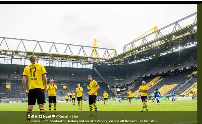 Penyerang Borussia Dortmund, Erling Haaland, melakukan selebrasi unik setelah mencetak gol ke gawang Schalke 04 dalam laga pekan ke-26 Bundesliga di Signal Iduna Park, Sabtu (16/5/2020).