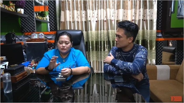 Mbak You bersama Denny Darko berusaha terawang rumah tangga Syahrini dan Reino Barack