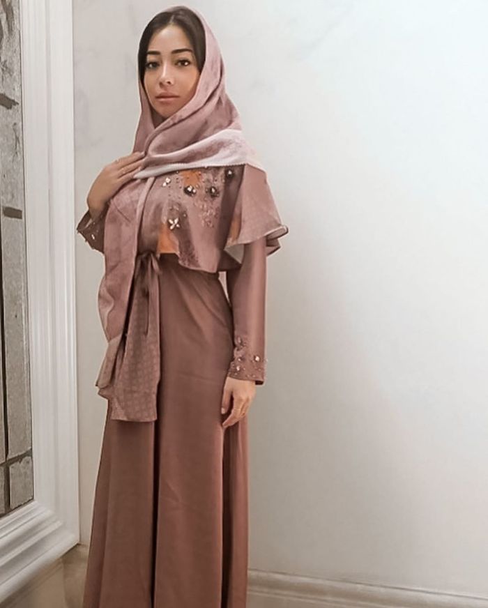 Nikita Willy memilih mengenakan hijab motif