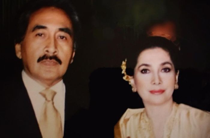 Sophan Sophiaan dan istri