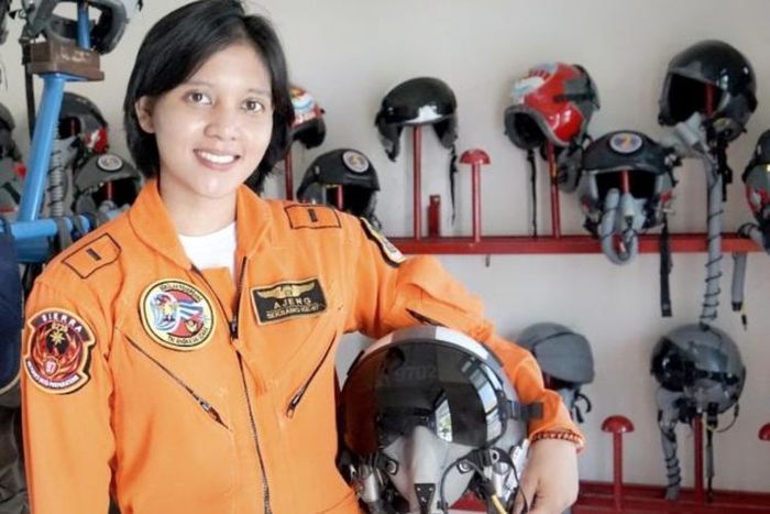 Perempuan pertama dilantik sebagai penerbang pesawat tempur TNI AU di Indonesia, Letda Pnb Ajeng Tresna Dwi Wijayanti.