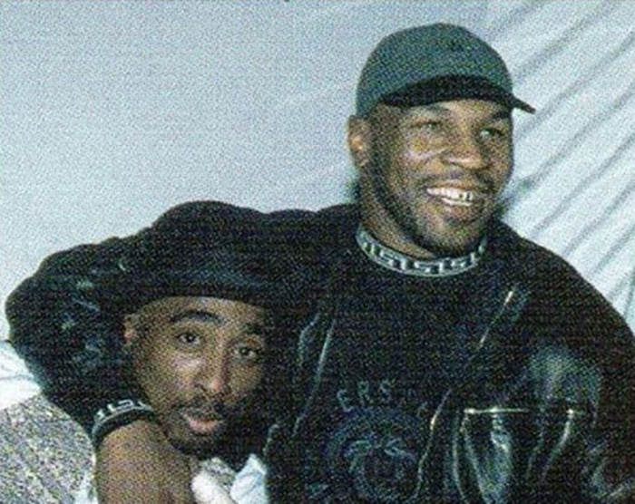 Mike Tyson (kanan) bersama dengan Tupac (kiri).