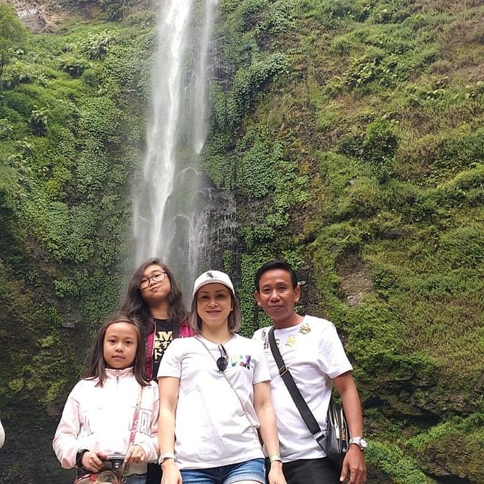 Momen bahagia Fanny Fadillah bersama istri dan kedua buah hati
