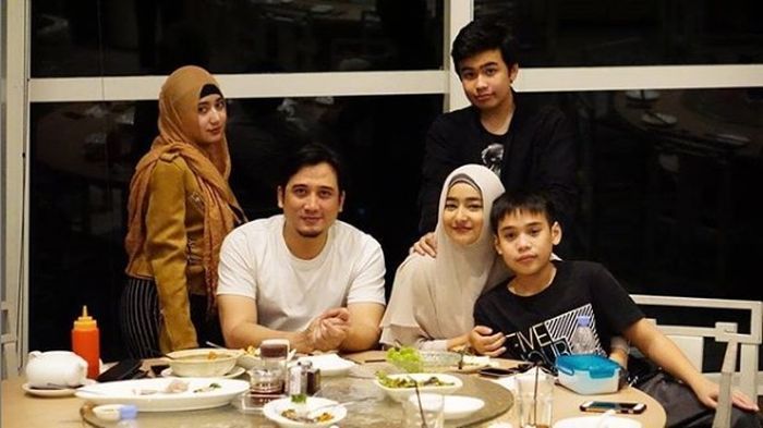 Keluarga Tengku Firmansyah dan Cindy Fatikasari