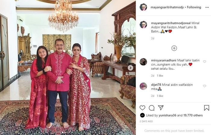 Rayakan Lebaran Dengan Pamer Rumah Bak Istana Raja, Mayangsari Dan Bambang  Trihatmodjo Kompak Kenakan Busana Idul