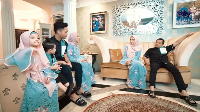 Lebaran di rumah aja ala Keluarga Hermansyah