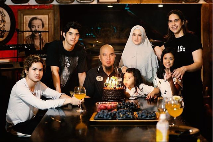 Unggahan <a href='https://kupang.tribunnews.com/tag/mulan-jameela' title='Mulan Jameela'>Mulan Jameela</a> saat <a href='https://kupang.tribunnews.com/tag/ahmad-dhani' title='Ahmad Dhani'>Ahmad Dhani</a> ulang tahun