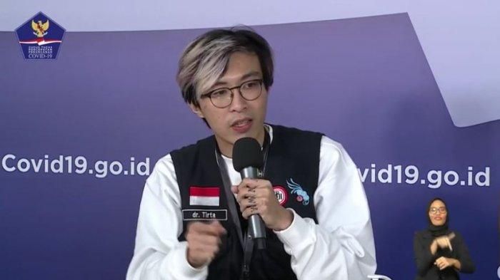 Dokter Tirta Mandira Hudhi dalam acara konferensi pers di kantor Graha BNPB, Jakarta, Rabu (27/5/2020). Dokter Tirta menjelaskan maksud new normal. 