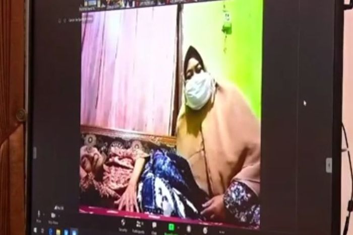 Nenek Kamtin yang kini berusia 100 tahun adalah bukti bahwa pasien dengan usia senja saja bisa sembuh dari Covid-19