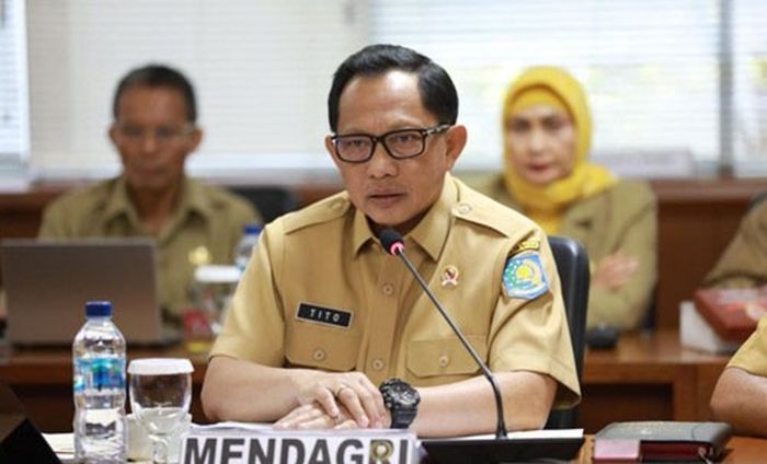 Menteri Dalam Negeri (Mendagri) Tito Karnavian terbitkan pedoman tatanan normal baru produktif dan aman dari Covid-19.