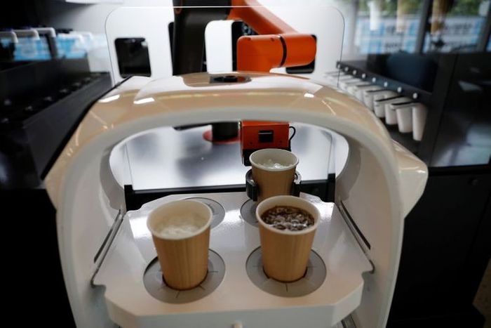 Nampan pada robot waiter