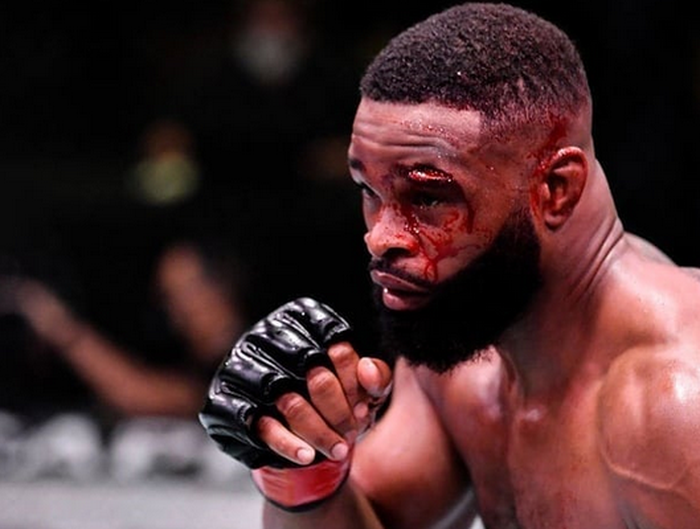 Nampak bagian alis kiri Tyron Woodley yang robek pada duel UFC Fight Night berdarah melawan Gilbert Burns Minggu (31/5/2020).