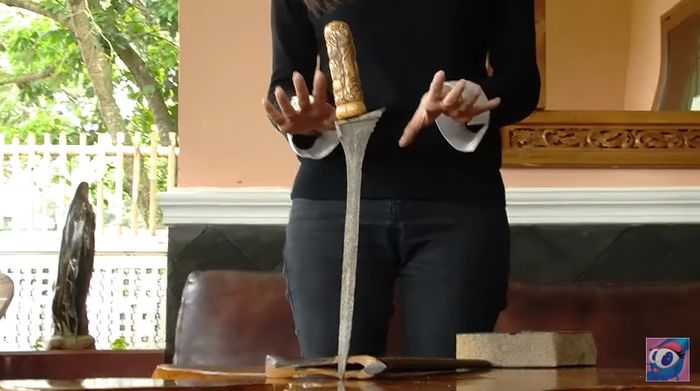Tafsir Mimpi Menemukan Keris Kecil, Pertanda Apakah ini Sebenarnya