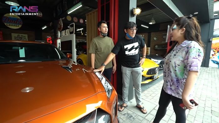 Nagita Slavina ungkit-ungkit mantan pacarnya di depan Raffi Ahmad saat lihat koleksi mobil mewah Andre Taulany