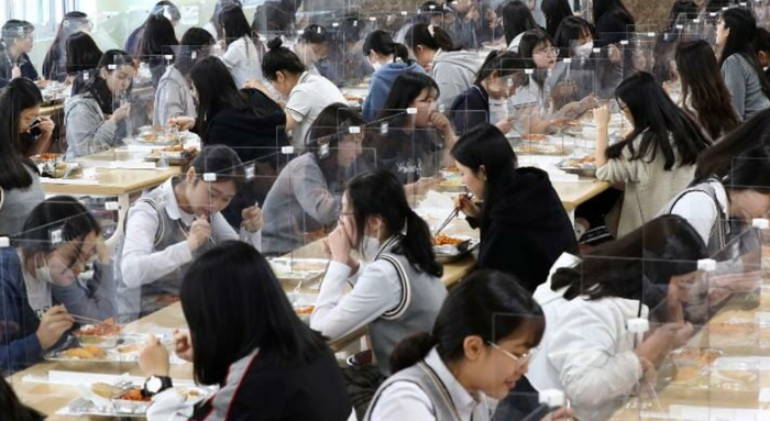 Sekolah di Korea Selatan harus ditutup kembali karena ada lonjakan baru virus corona.