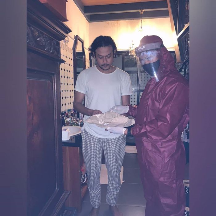 Dwi Sasono saat proses penggeledahan