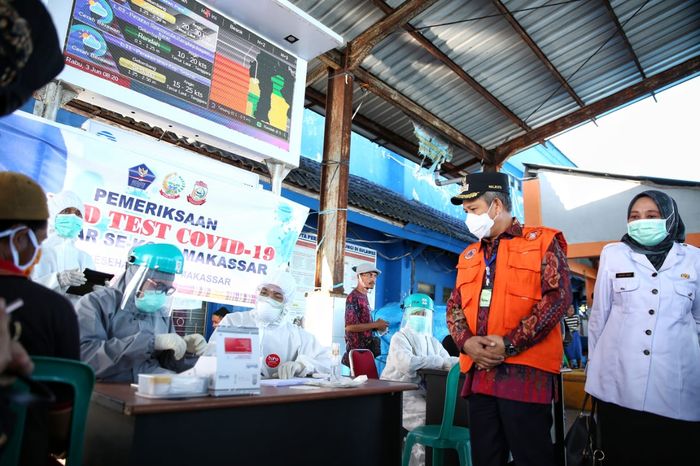 Rapid Test di  di tempat pelelangan ikan Paotere, Kota Makassar 