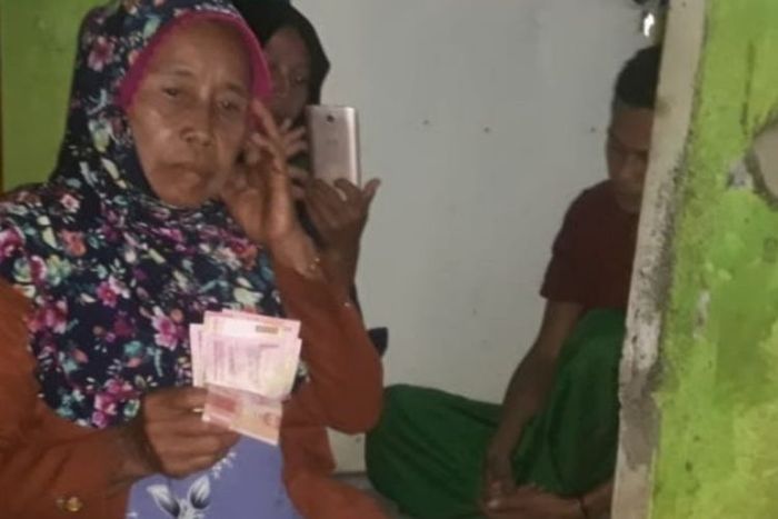 Nenek Arni ditampar ketua RT karena berteriak maling di depan banyak orang
