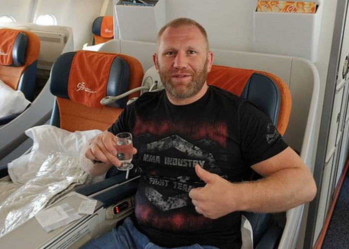 Petarung MMA, Sergei Kharitonov yang mengklaim Mike Tyson menggunakan steriod untuk membentuk tubuh kekar.