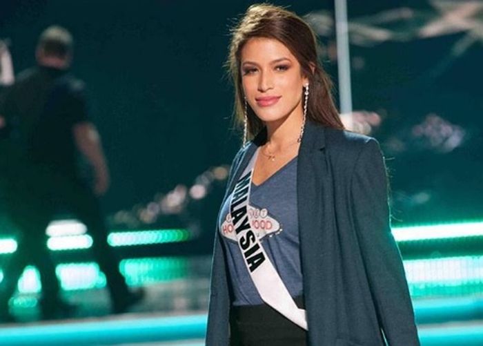 Pemenang kontes kecantikan Miss Universe Malaysia pada tahun 2017, Samantha Katie James dikecam netizen Internasional.