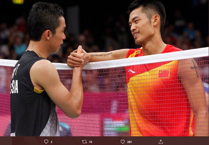 Taufik Hidayat (kiri) dan Lin Dan (kanan)