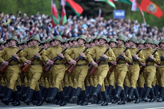 Parade Kemenangan Soviet pada PD II di Belarusia bulan lalu