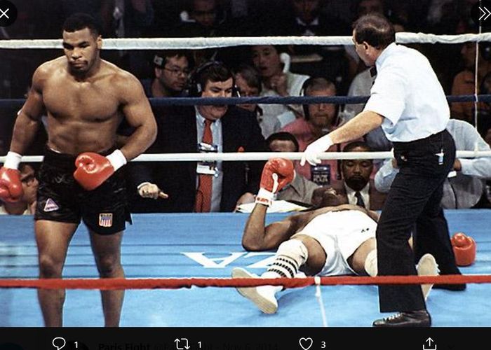 Momen saat Mike Tyson menjatuhkan Michael Spinks