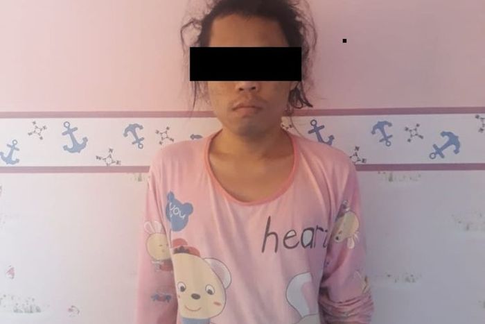 Pelaku RH yang menyamar sebagai seorang wanita tukang pijat panggilan di apalikasi kencan MiChat