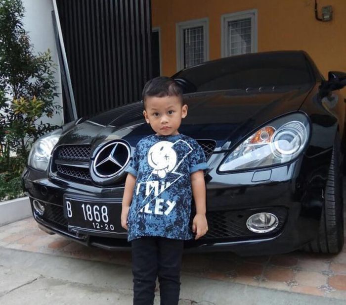 Garasi depan rumah Shinta Bachir