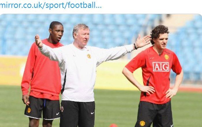 Ekspresi Sir Alex Ferguson saat memimpin sesi latihan Manchester United.