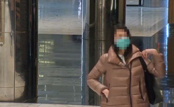 Seorang wanita asal Indonesia kepergok curi tas dan beberapa barang mahal dari Louis Vuitton