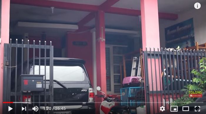 Intip Potret Rumah Daus Mini dan Istri yang Serba Merah dan Sederhana  
