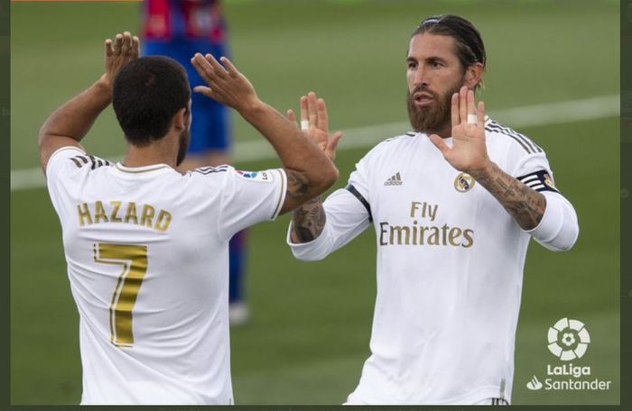 Sergio Ramos dan Eden Hazard merayakan gol Real Madrid.
