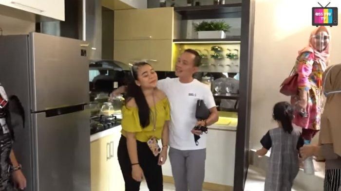Hadiah ulang tahun Ayu Ting Ting untuk adiknya