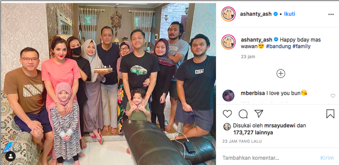 Ashanty memperlihatkan momen  perayaan ulang tahun salah satu anggota keluarga