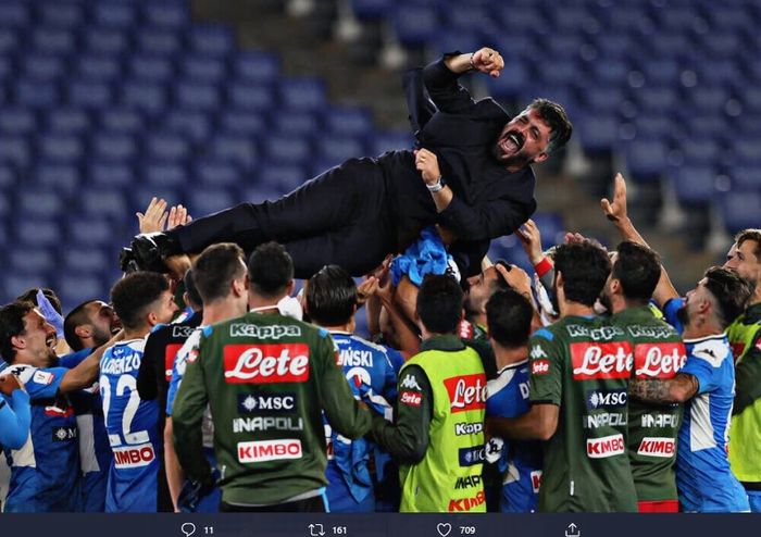 Momen kegembiraan para pemain Napoli bersama Gennaro Gattuso usai menjadi juara Coppa Italia 2019-2020.