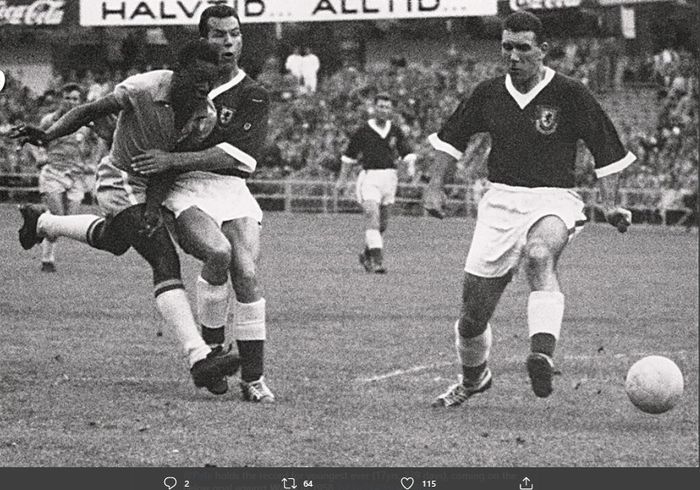 Penyerang Brasil, Pele, menjadi pencetak gol termuda di ajang Piala Dunia 1958 usai membobol gawang Wales pada babak perempat-final.