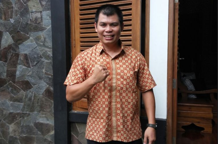 Mantan petinju asal Indonesia, Chris John. Setelah lama pensiun, Chris kemudian beralih menjadi politikus. 