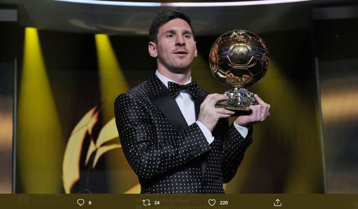 Lionel Messi saat menerima Ballon d'Or pada 2012.