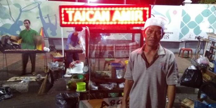 Amir, penjual sate taichan pertama.