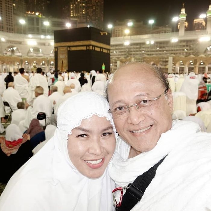 Momen bahagia <a href='https://pontianak.tribunnews.com/tag/mario-teguh' title='Mario Teguh'>Mario Teguh</a> dan Linna saat ibadah umrohj bersama 
