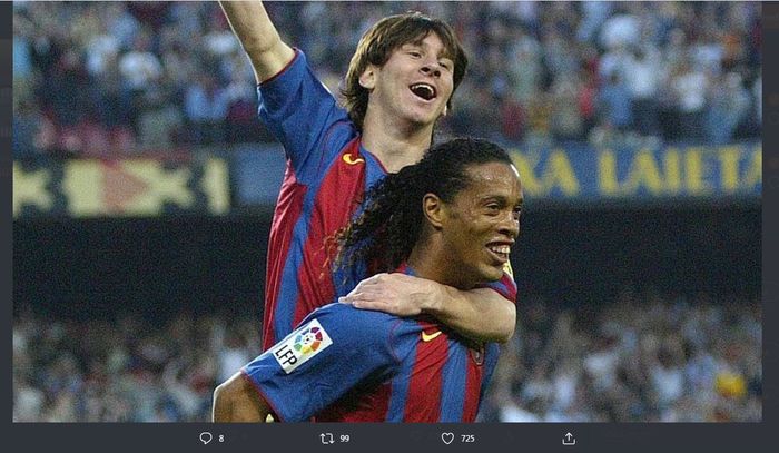 Lionel Messi digendong Ronaldinho setelah cetak gol Barcelona ke gawang Albacete di Liga Spanyol, 1 Mei 2005.