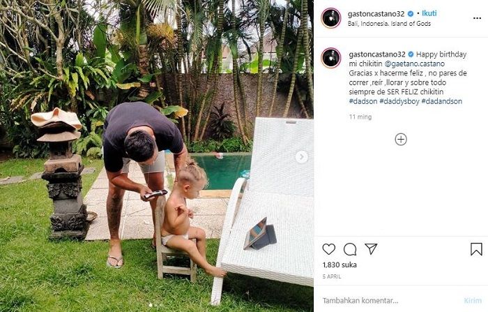 Gaston Castano saat memotong sendiri rambut putranya