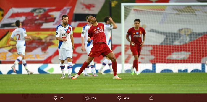 Fabinho merayakan gol ketiga Liverpool dalam laga melawan Crystal Palace.